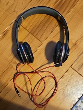 Beats Wired Headphones in Black with Red Cable